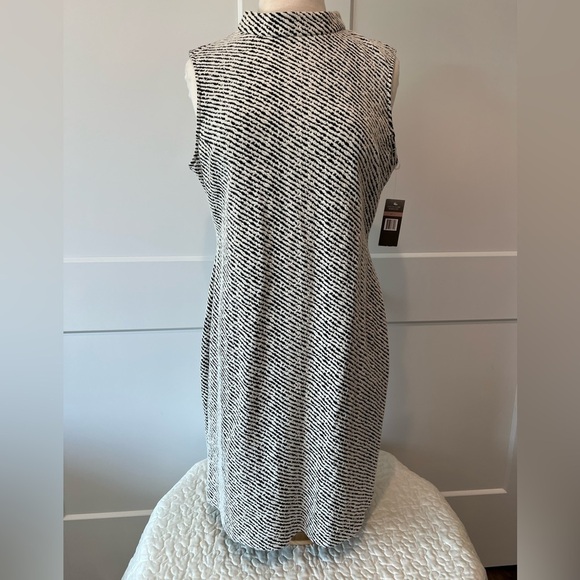 Sharagano Dresses & Skirts - Sharagano Sleeveless Textured Knit Sheath Dress Size 12 Monochrome Pattern NWT